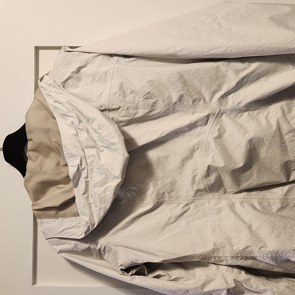 Columbia Sportswear Omni-Tech Rain Coat - Picture 6 of 10